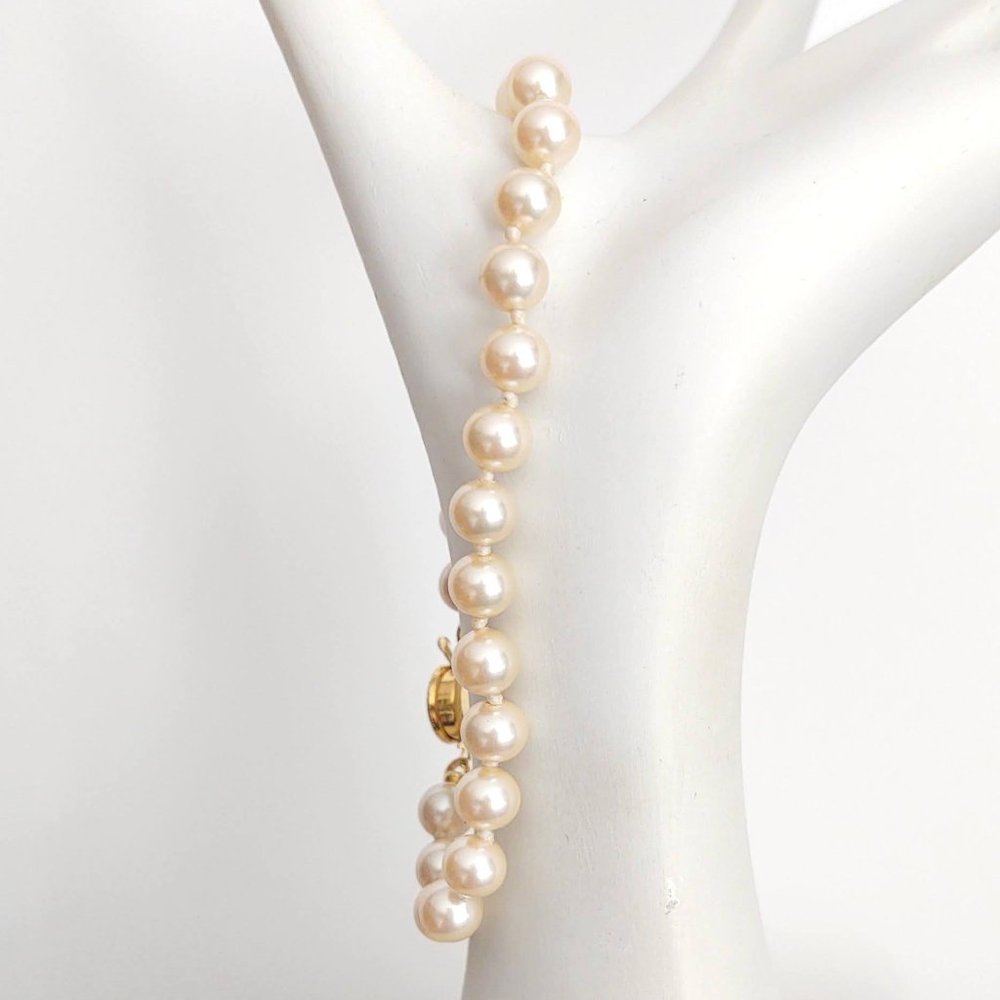 Ivory faux pearl bracelet with box clasp